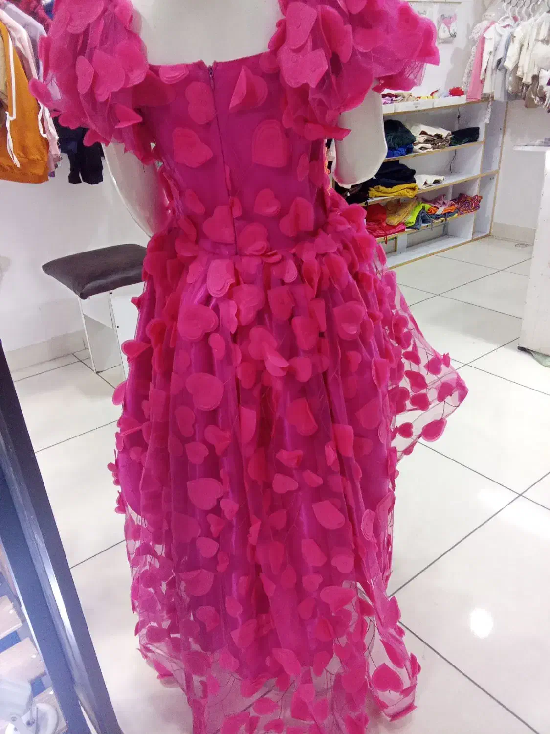 به علت جمع کردن مغازه|لباس|مشگین شهر, |دیوار