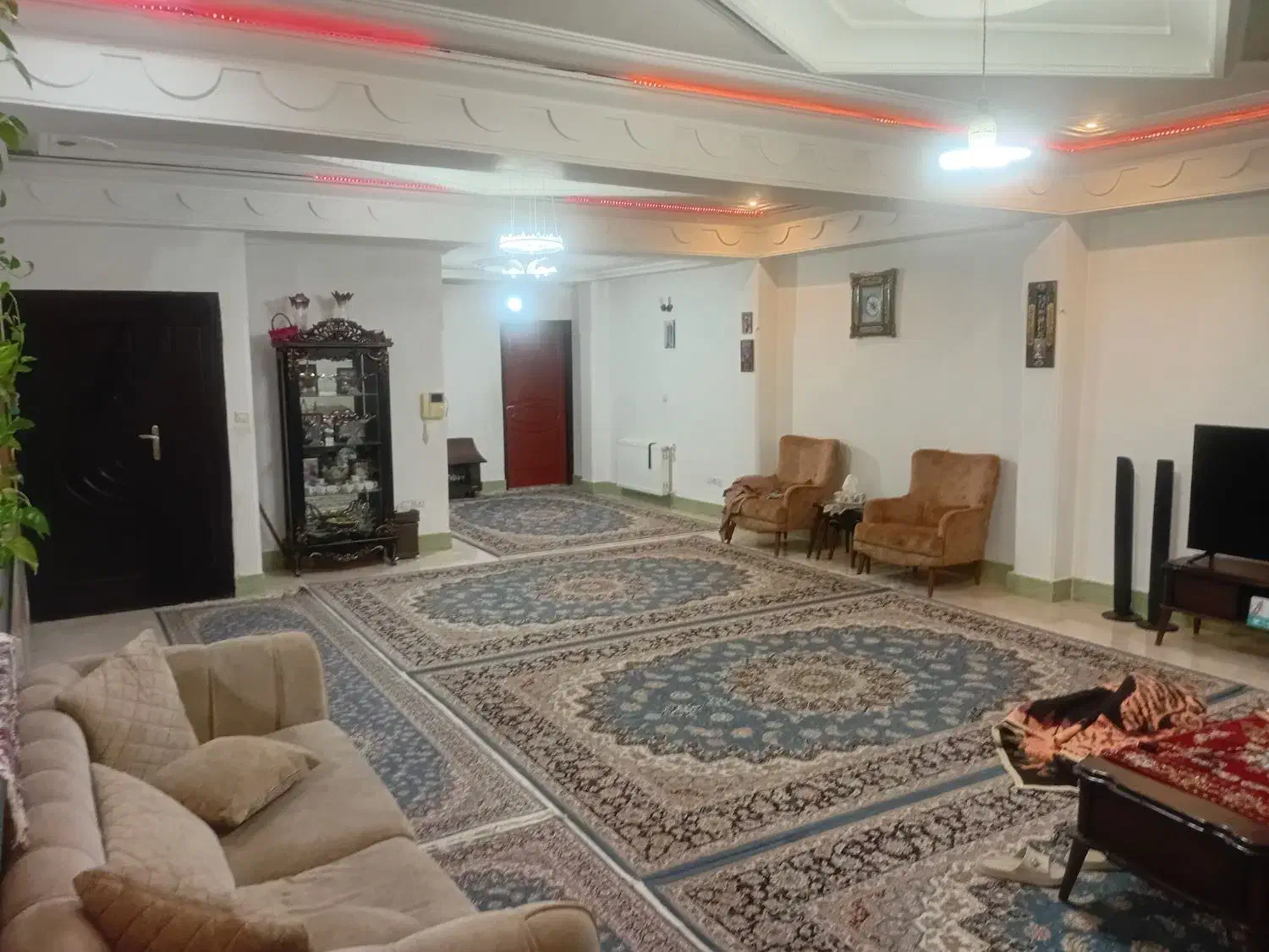 فروش واحد۲۰۰متری تکواحدی|فروش آپارتمان|ماسال, |دیوار