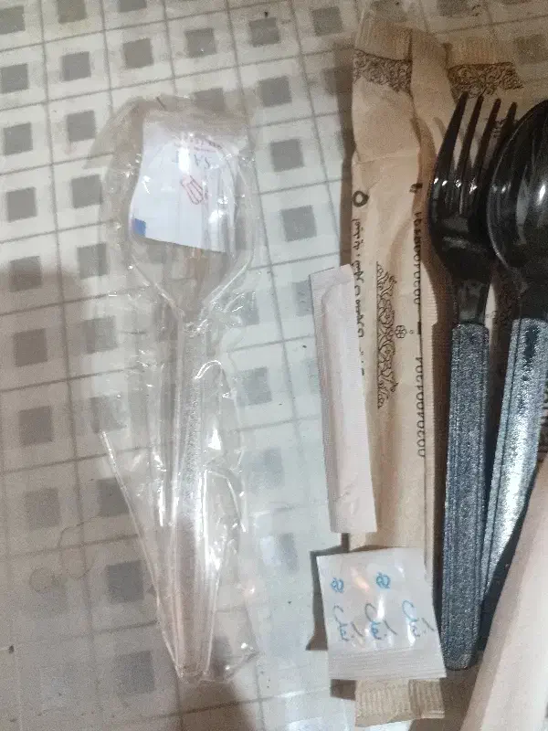 غاشوق چنگال بسته بندی بادستمال وخلال دندان|ظروف نگهدارنده، پلاستیکی، یک‌بارمصرف|امیدیه, |دیوار