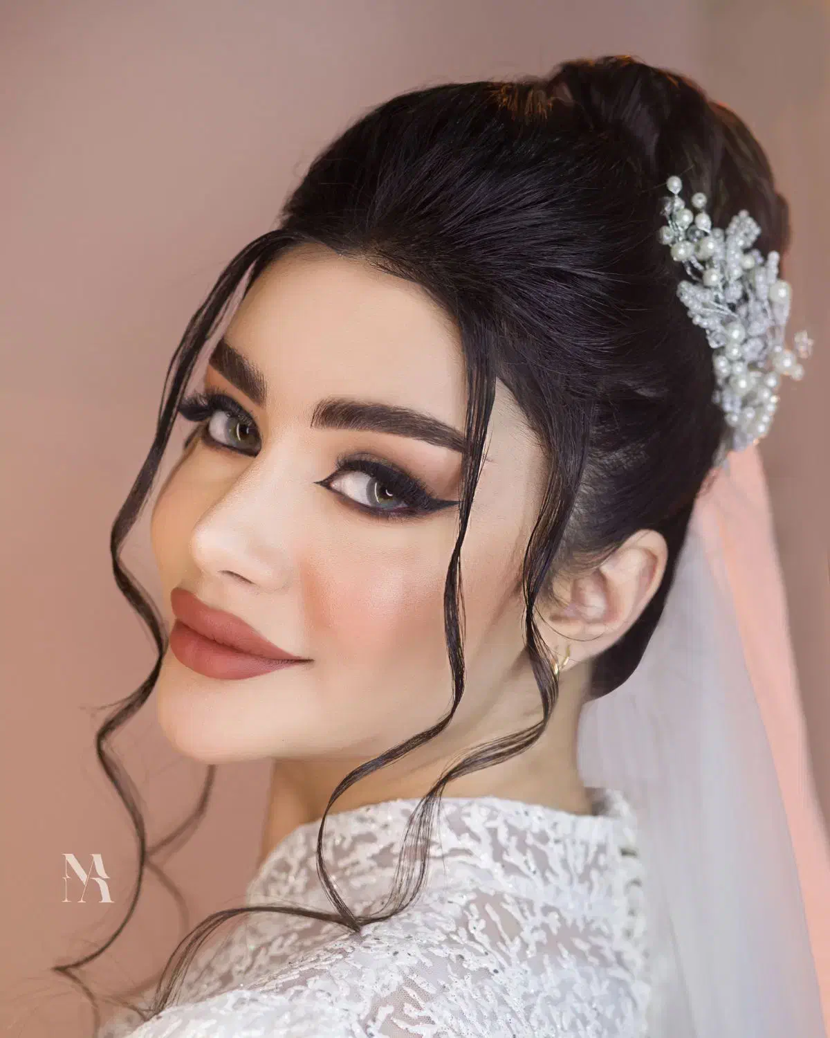 آف خدمات میکاپ و شنیون و زلف عروس و همراهی|خدمات آرایشگری و زیبایی|مرودشت, ژیان|دیوار