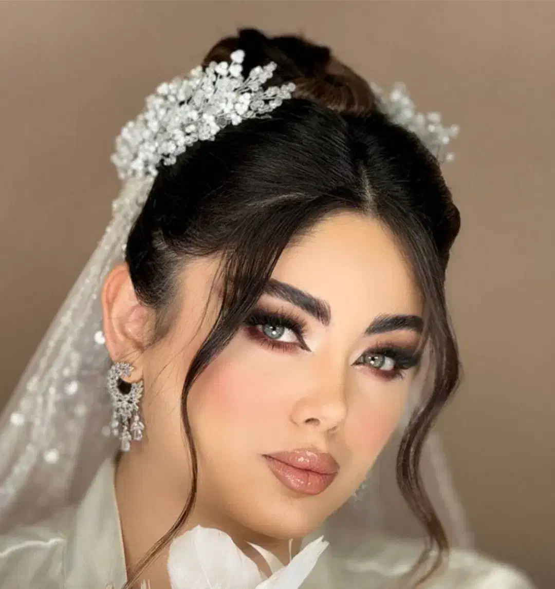 میکاپ شنیون تخصصی محفلی و عروس متفاوت وبادوام|خدمات آرایشگری و زیبایی|خرمآباد, |دیوار