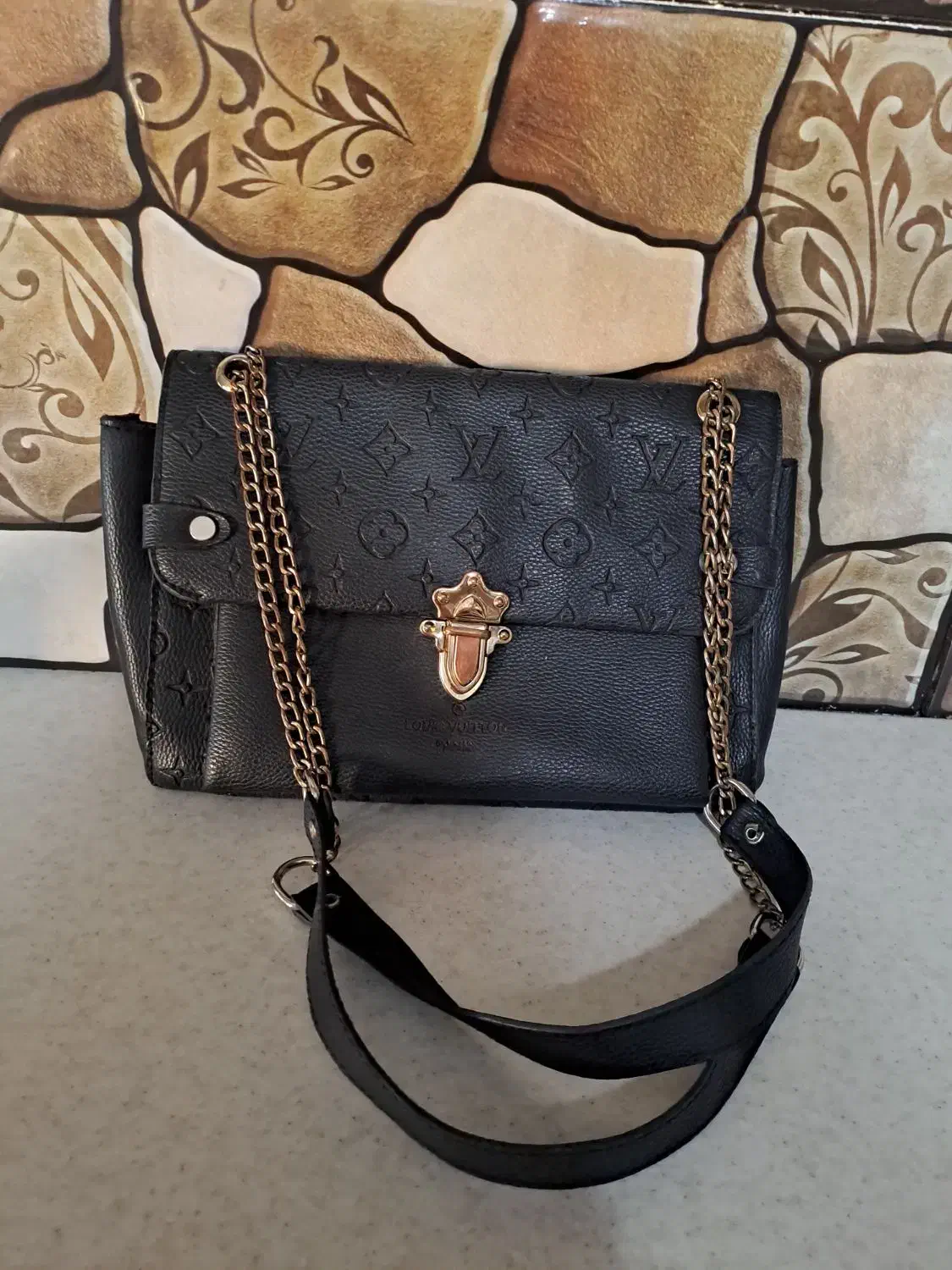 کیف مجلسی|کیف، کفش، کمربند|اندیشه, اندیشه فاز ۳|دیوار