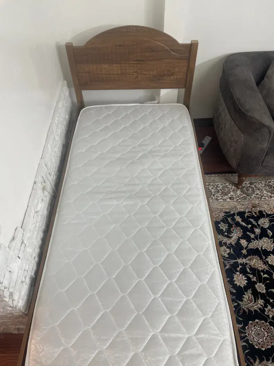 تخت یک نفر همراه با تشک و‌کفی کاملا نو|تخت و سرویس خواب|تهران, کیانشهر|دیوار
