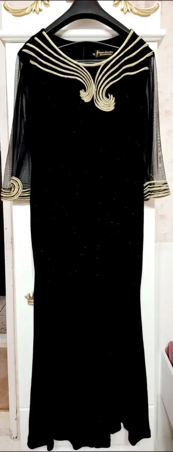 لباس مجلسی|لباس|قم, بنیاد|دیوار