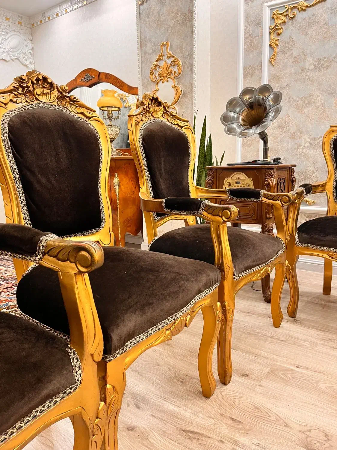 مبل سلطنتی نه نفره ومیز غذاخوری شش نفره ام دی اف|مبلمان خانگی و میز عسلی|اردبیل, |دیوار