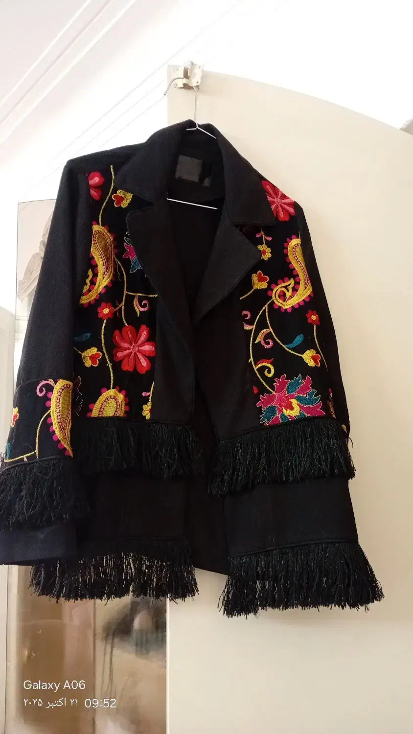 تعدادی لباس|لباس|قم, باجک یک|دیوار