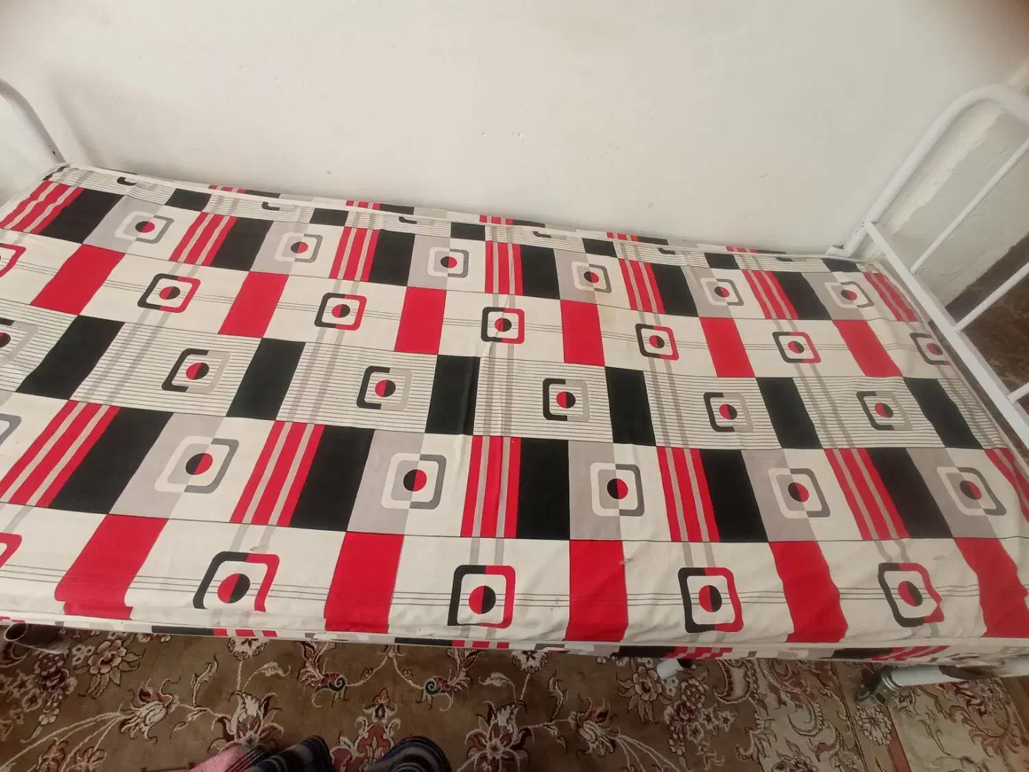 خوشخواب یک نفره|تشک تختخواب|تربت جام, حافظ|دیوار