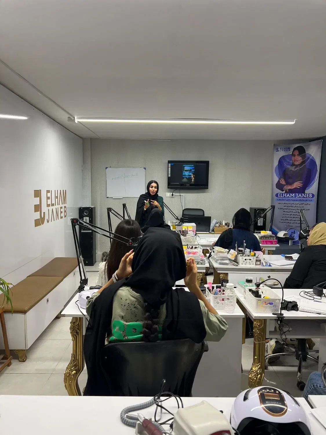 استخدام منشی در دو شیفت|استخدام اداری و مدیریت|مشهد, کوی سیدی|دیوار