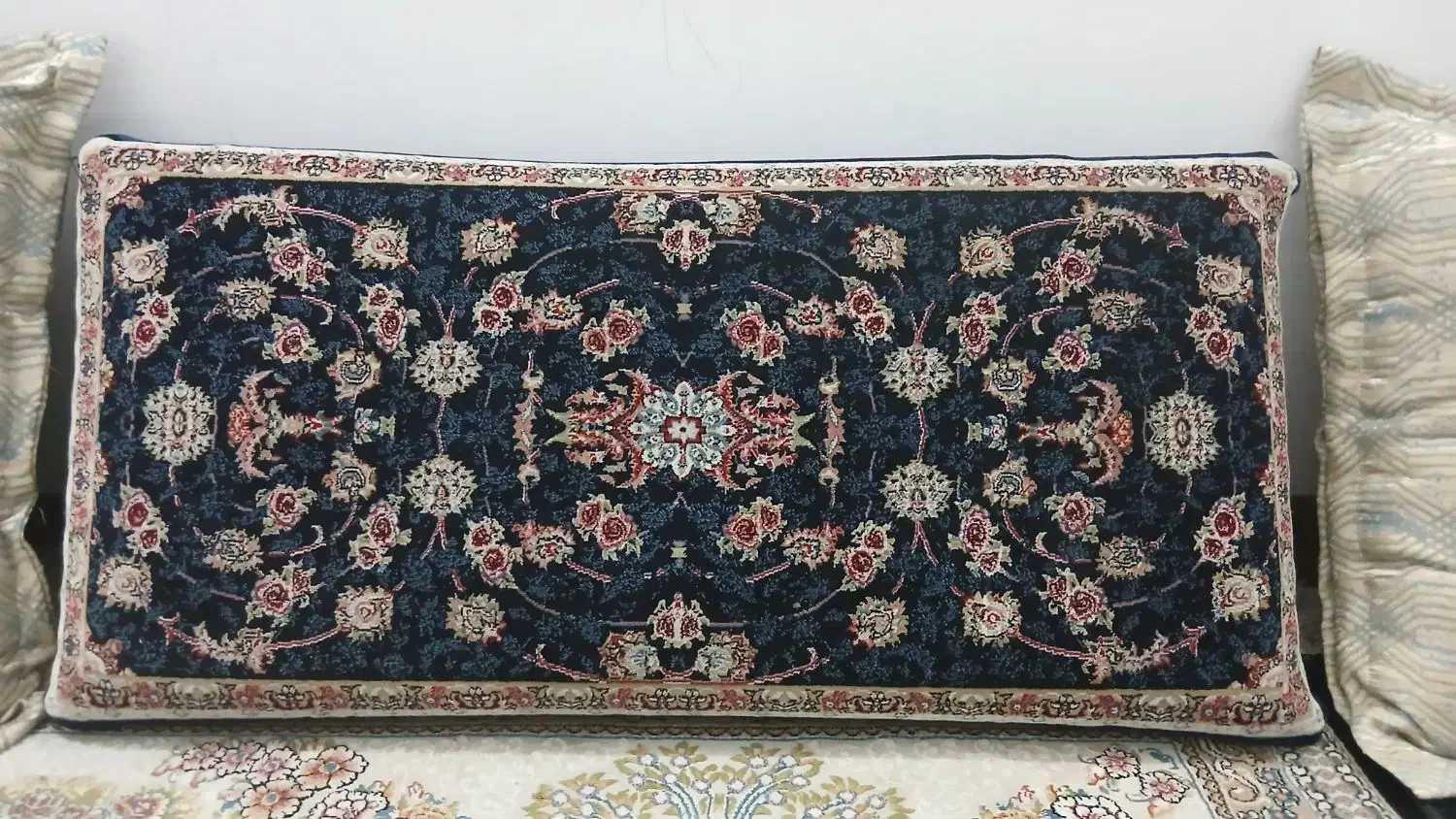 پشتی|پشتی|مشهد, حضرت حجت|دیوار