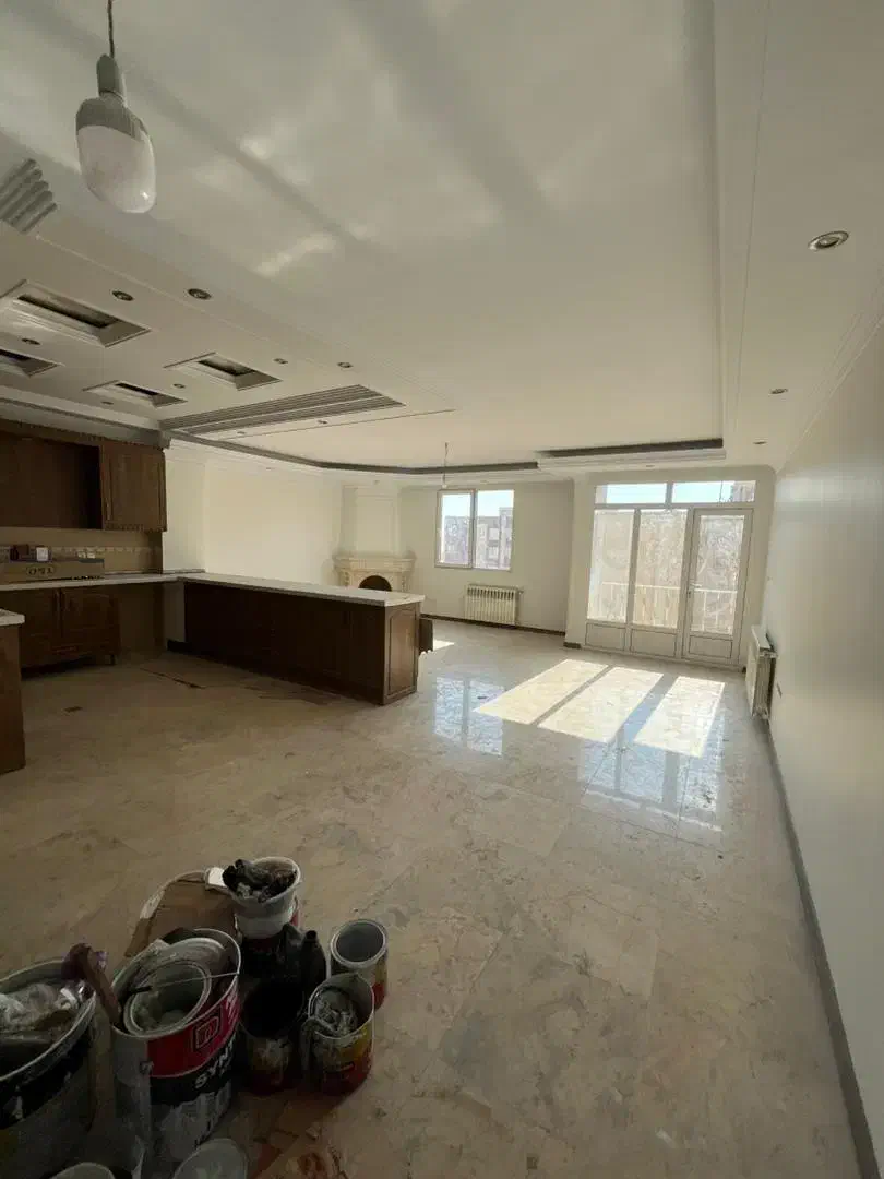 شهرک هما/آذری/۱۳۲متر ۲خواب/نوساز/تخلیه