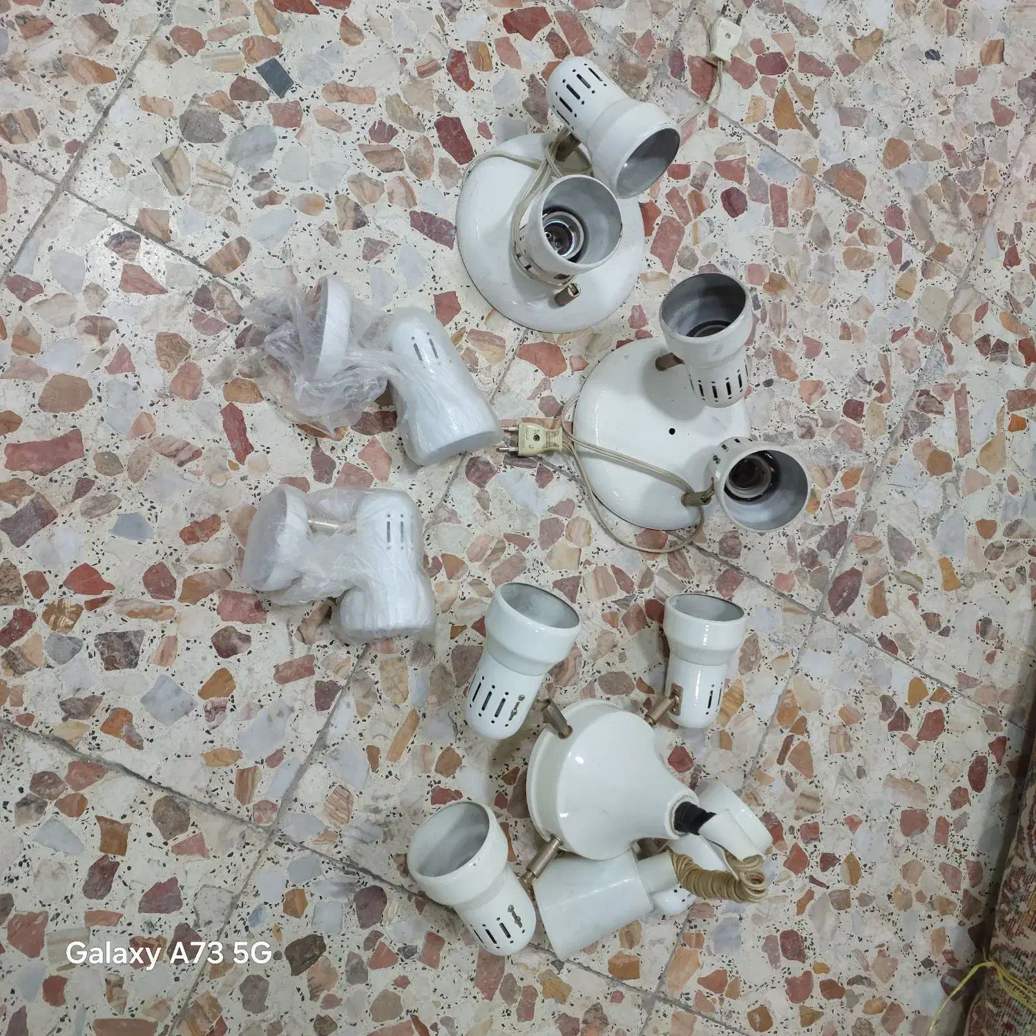 لوستر سقفی و دیواری|لوستر و چراغ آویز|لاهیجان, کوی آزادگان|دیوار