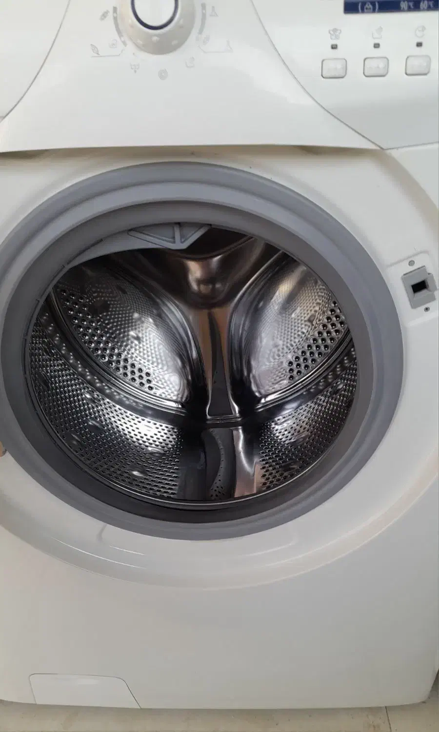 ماشین لباسشویی۸کیلو زیروات ایتالیا مونتاژ پاکشوما|ماشین لباسشویی و خشک‌کن لباس|قم, زند آباد|دیوار