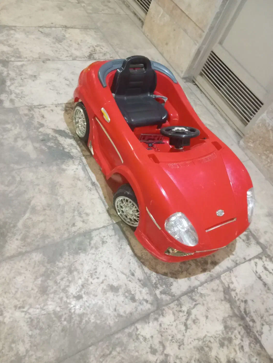 ماشین شارژی|اسباب‌بازی بچه|قم, انسجام|دیوار