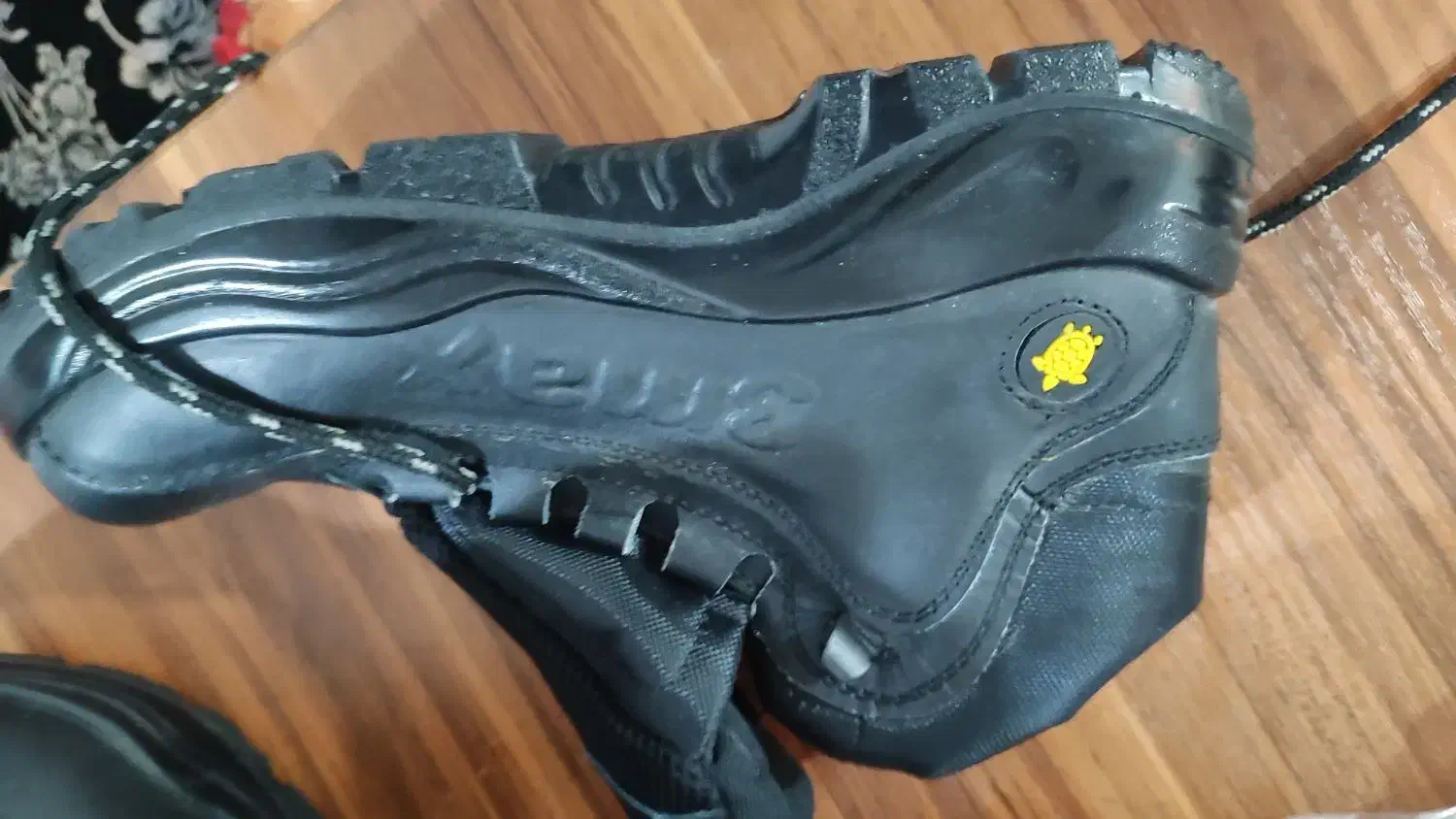 کفش کار ایمنی طبی|کیف، کفش، کمربند|کرمان, |دیوار