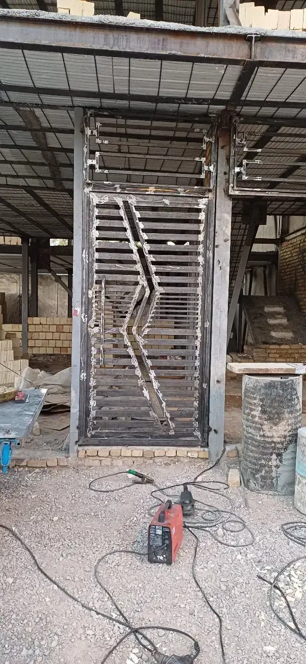 جوشکاری درب و پنجره سازی زیر قیمت بازار|خدمات پیشه و مهارت|خرم‌آباد, |دیوار