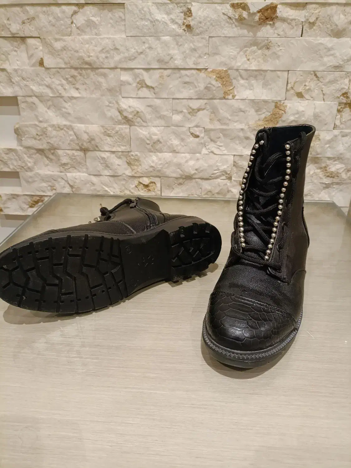 پوتین دخترانه|کیف، کفش، کمربند|میانه, |دیوار