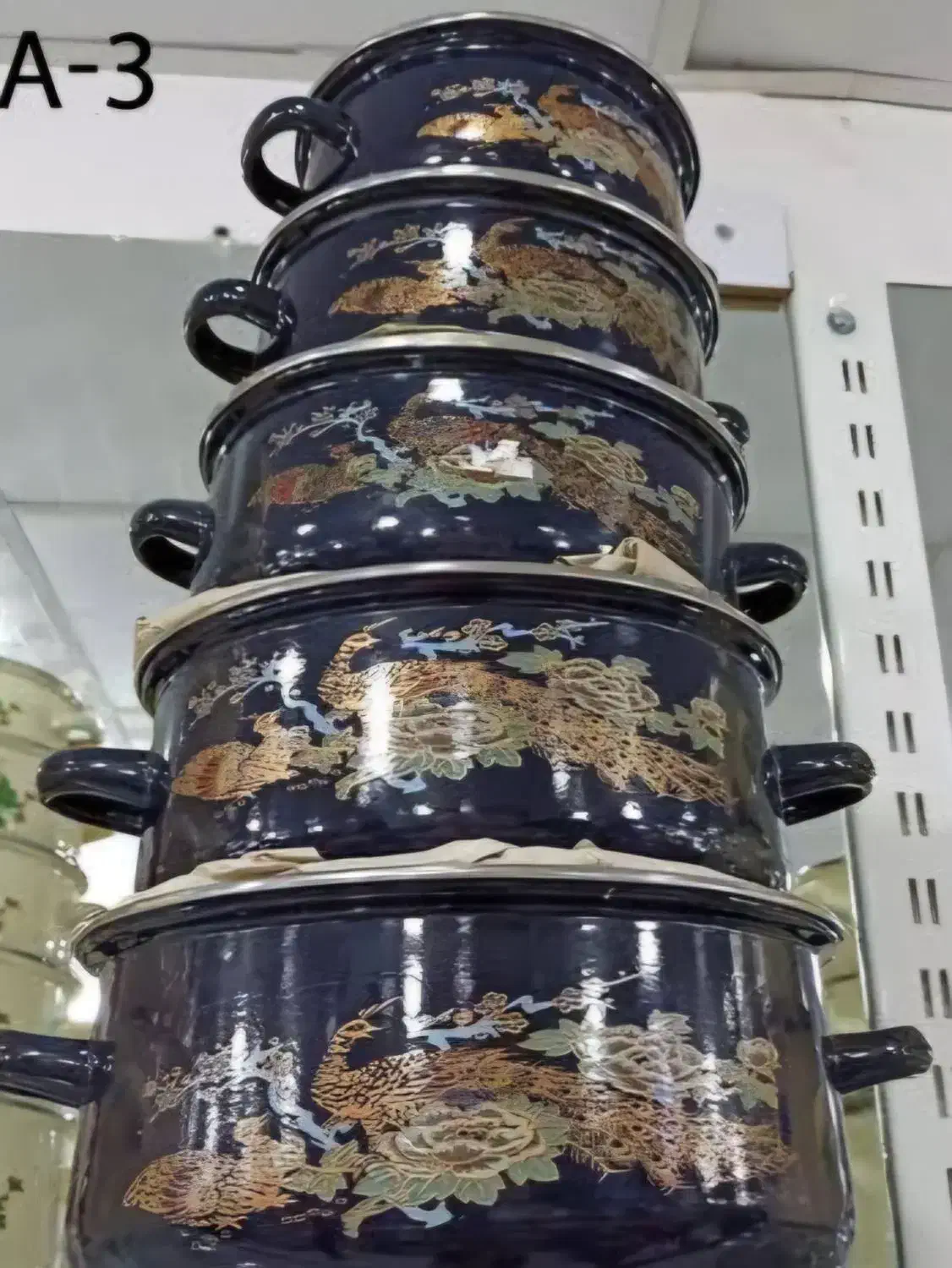 قابلمه لعابی|ظروف پخت‌وپز|اقبالیه, |دیوار