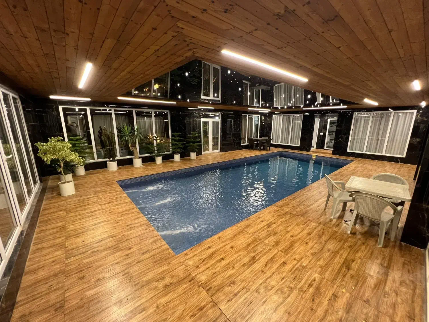 اجاره ویلا استخر دار روزانه رزرو حضوری|اجارهٔ کوتاه‌مدت ویلا و باغ|شهریار, کردزار|دیوار