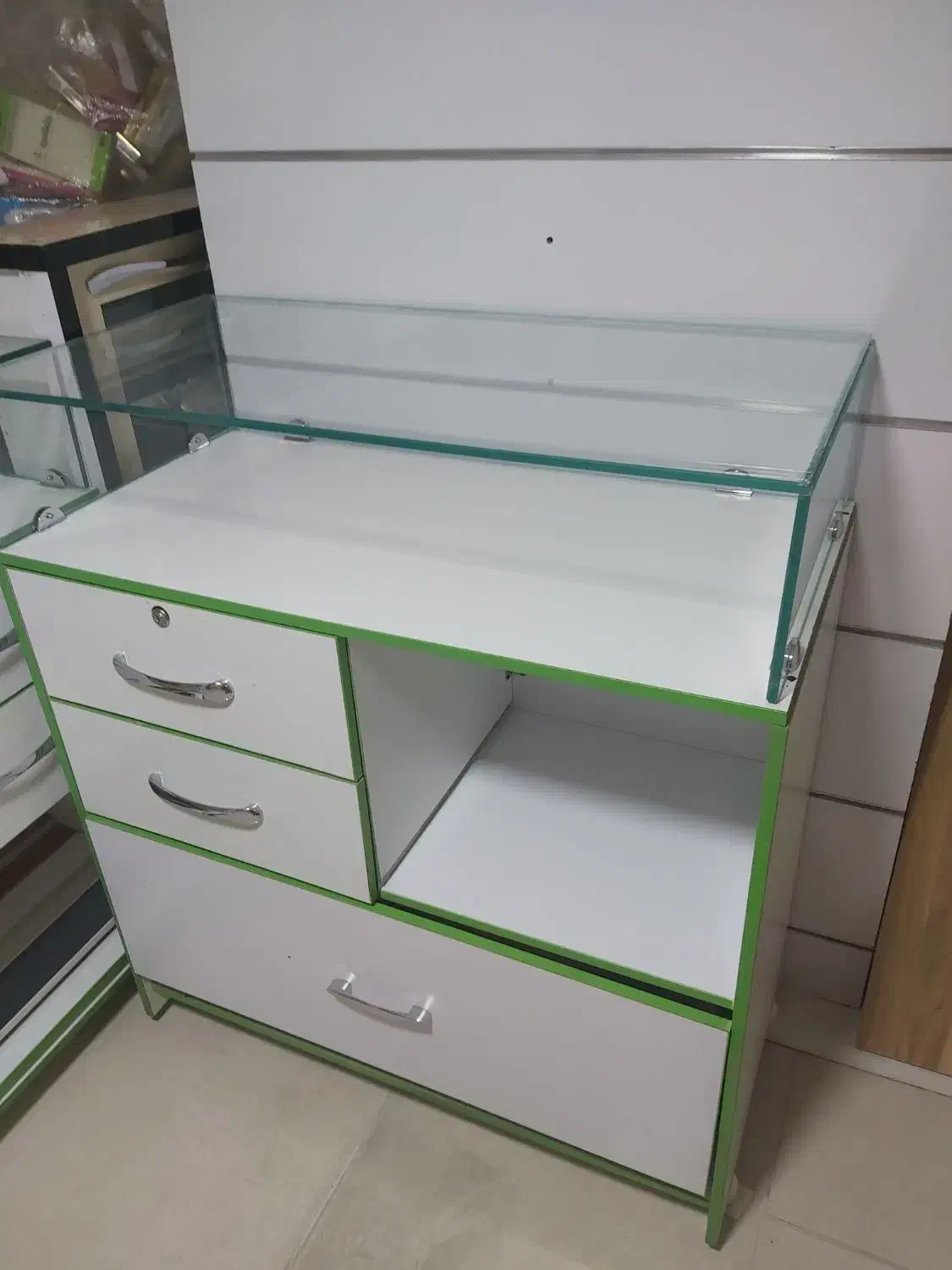 ویترین ایستاده زمینی و دیواری|بوفه، ویترین، کنسول|قم, زنبیل آباد|دیوار