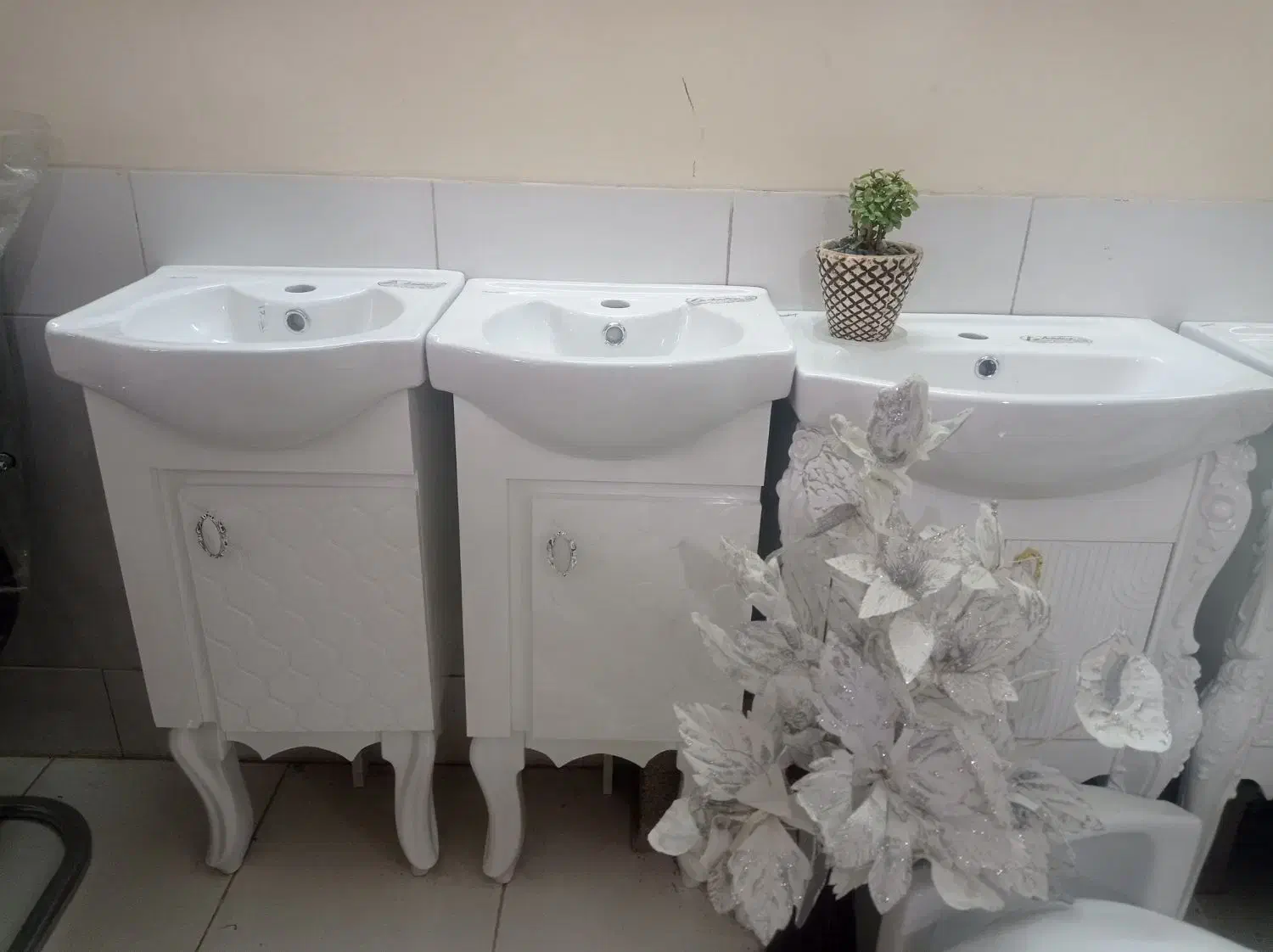 توالت فرنگی و ایرانی انواع روشویی|لوازم سرویس بهداشتی|محلات, |دیوار