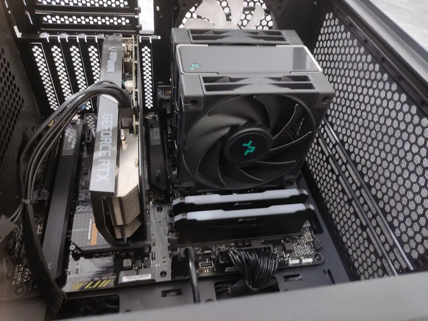 کیس گیمینگ فوقالعاده تمیز و کم کارکرد|رایانه رومیزی|وحدتیه, |دیوار