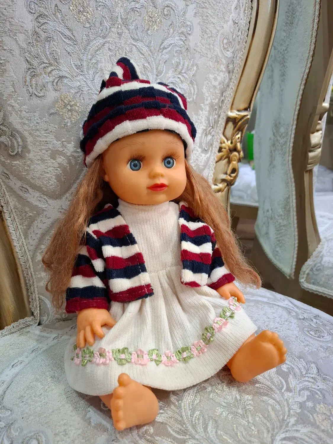 عروسک چشم آبی با کت و کلاه|اسباب‌‌بازی|چالوس, |دیوار