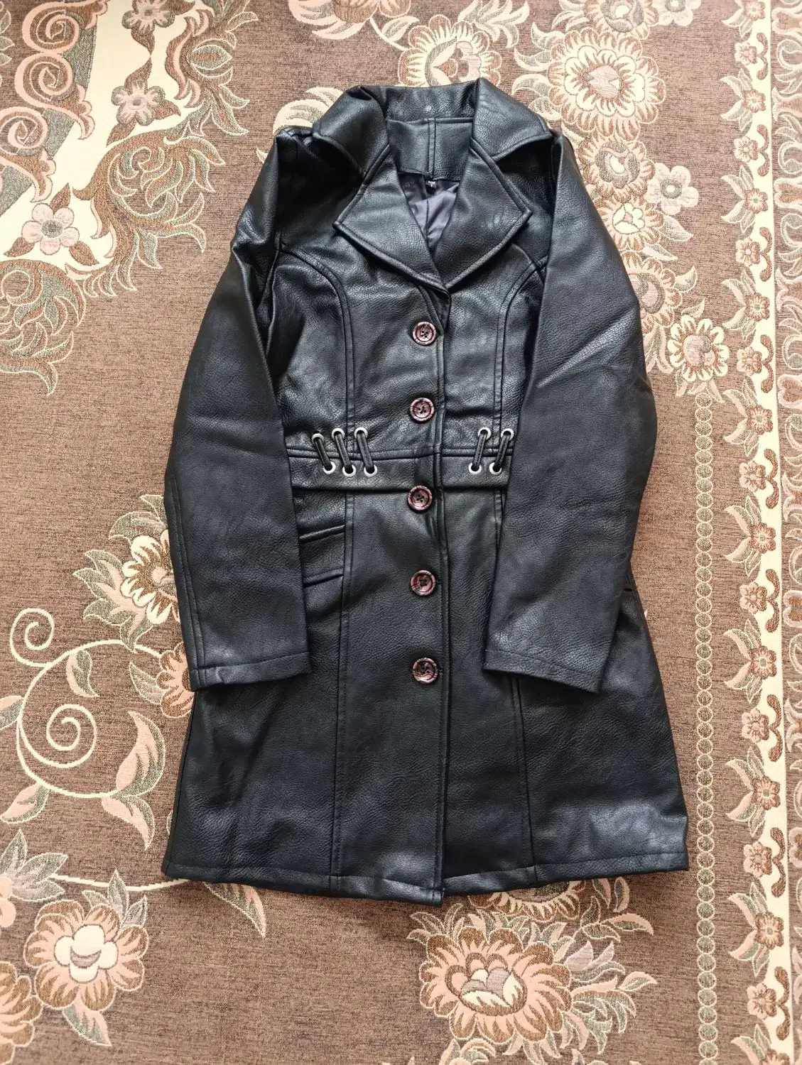 پالتو چرم|لباس|رباط‌کریم, نصیرشهر|دیوار