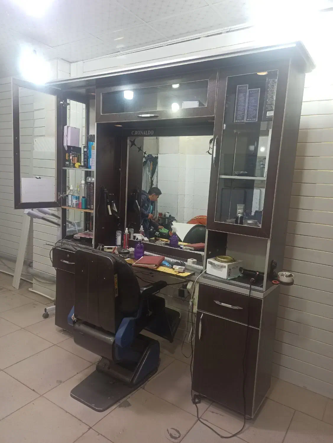 دکوراسیون|آرایشگاه و سالن‌های زیبایی|الشتر, |دیوار