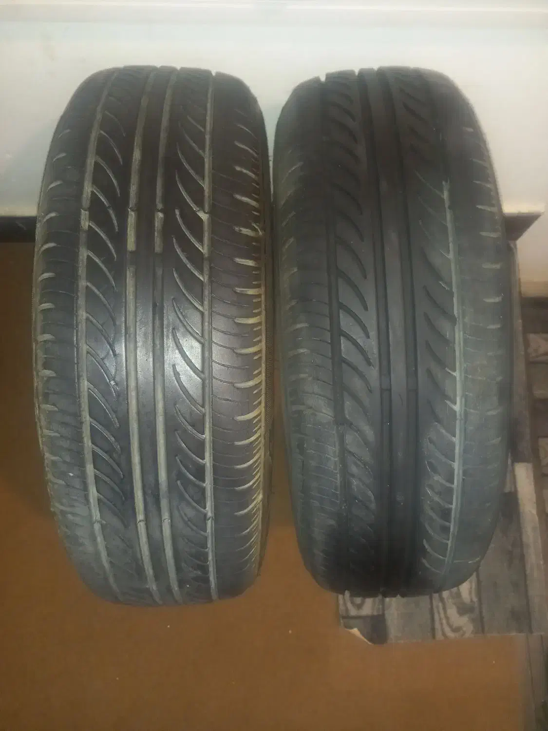 گاز ال پی جی و لاستیک در حد نو|قطعات یدکی و لوازم جانبی|بروجرد, |دیوار