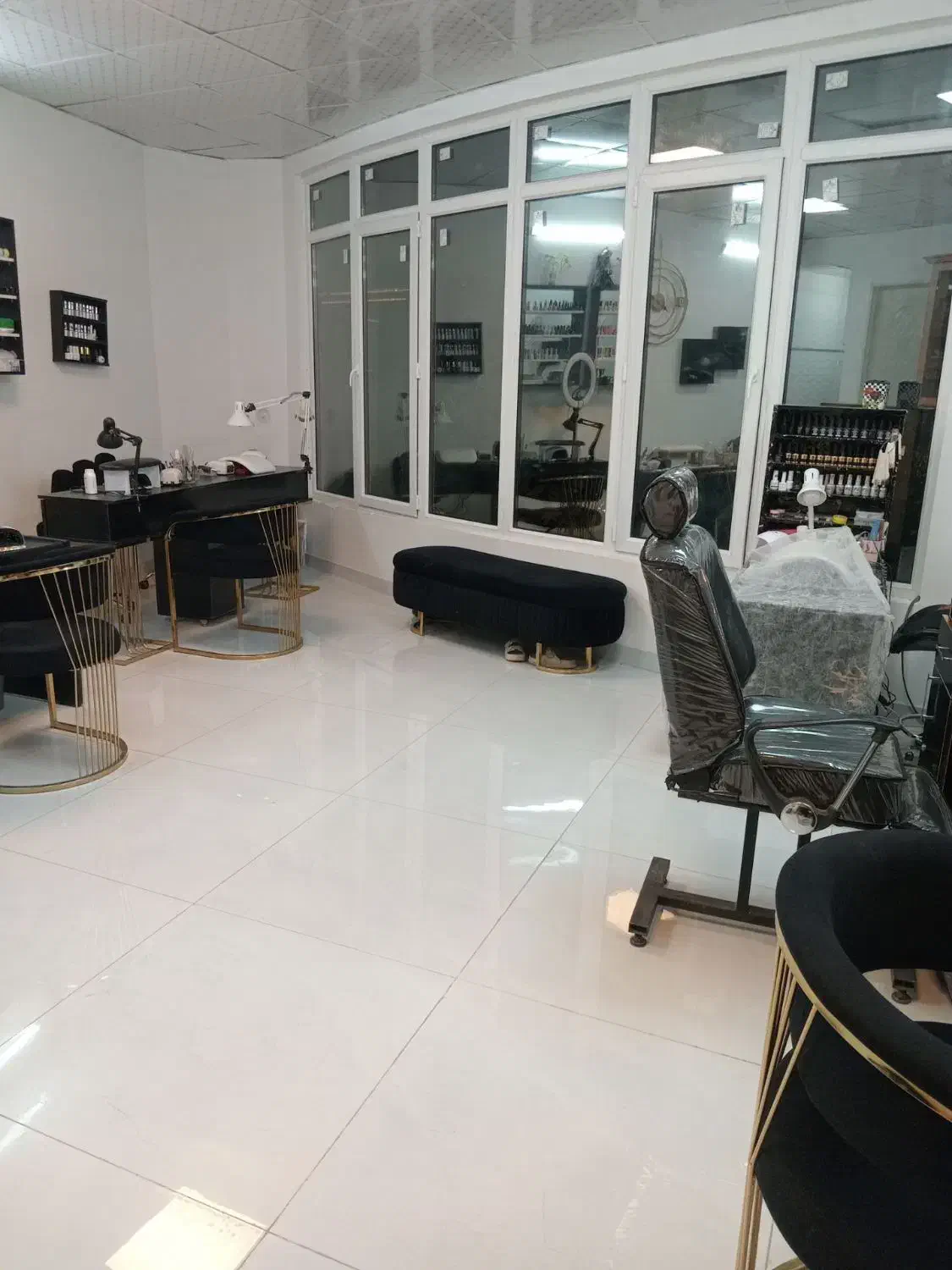 اجاره لاین در سالن زیبایی در بهترین مکان|خدمات آرایشگری و زیبایی|نیشابور, دارایی|دیوار