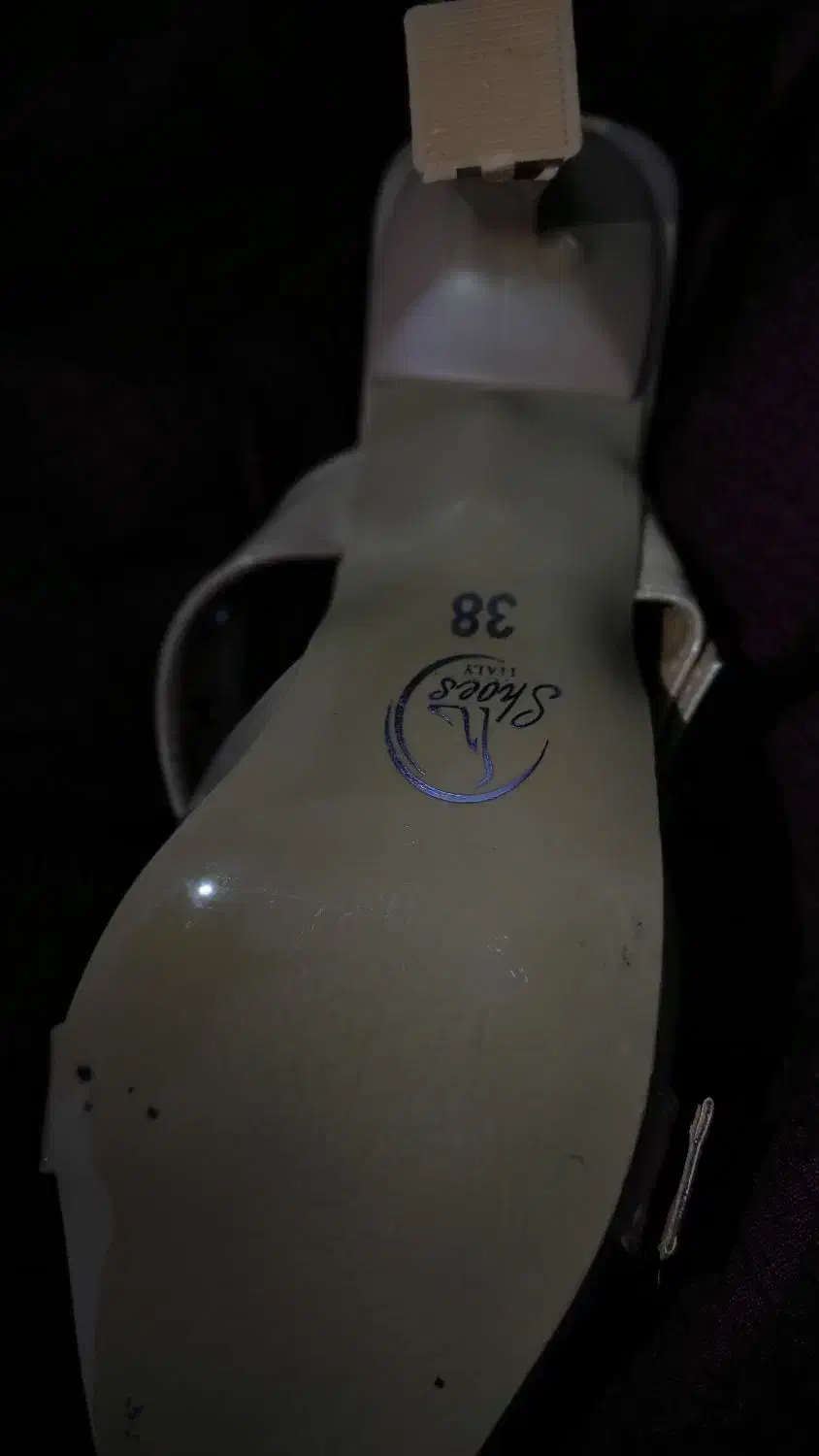 کفش|کیف، کفش، کمربند|دوگنبدان, |دیوار