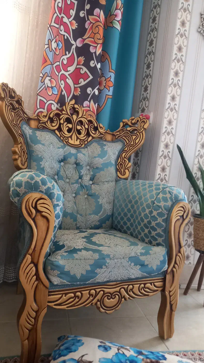 مبل سلطنتی ۷نفره همراه با میزعسلی ۳تای|مبلمان خانگی و میز عسلی|گرمسار, |دیوار