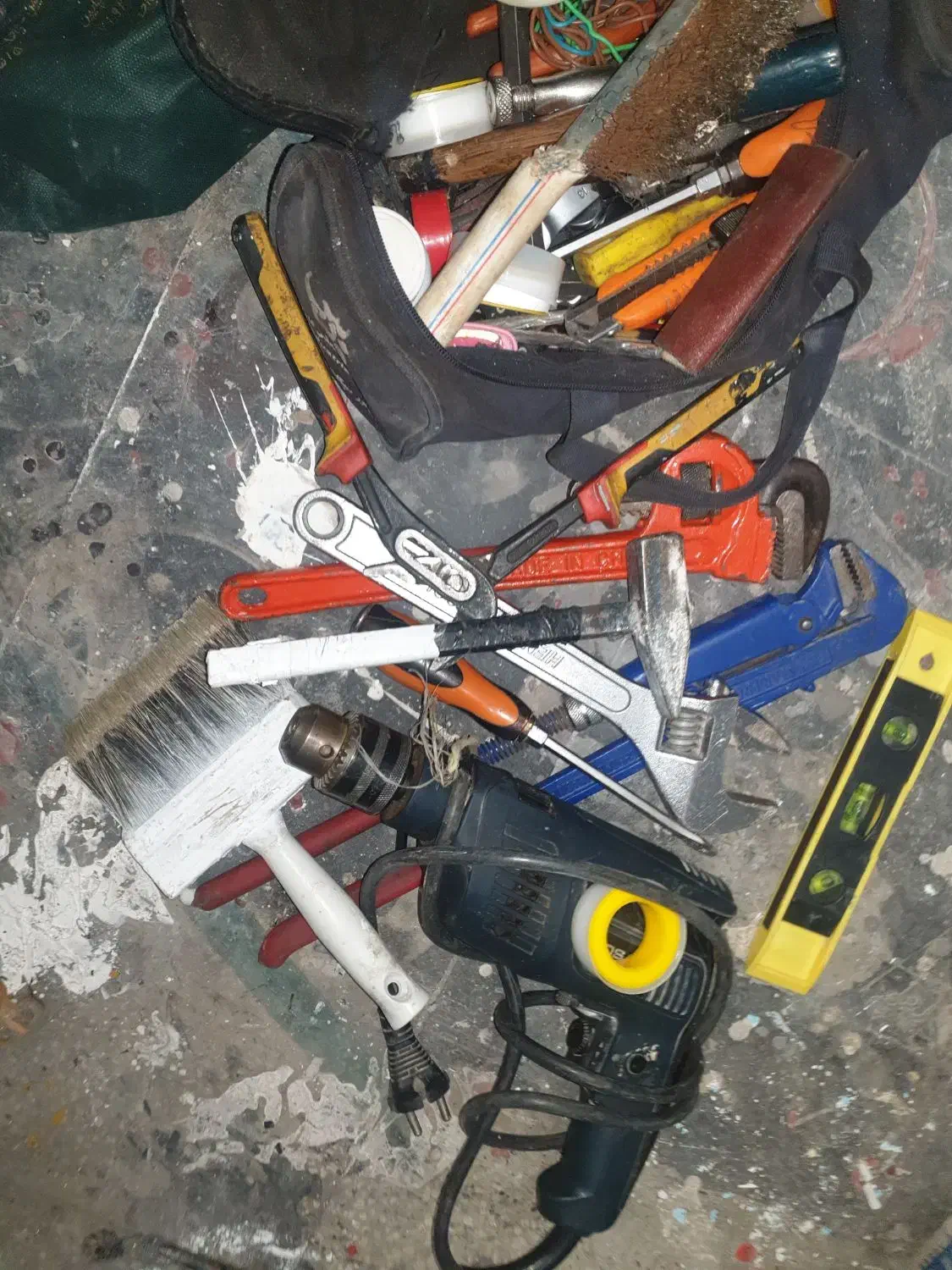 نصب شیرآلات لوله کشی آب برقکاری نقاشی ساختمان|خدمات پیشه و مهارت|اصفهان, بهارستان|دیوار