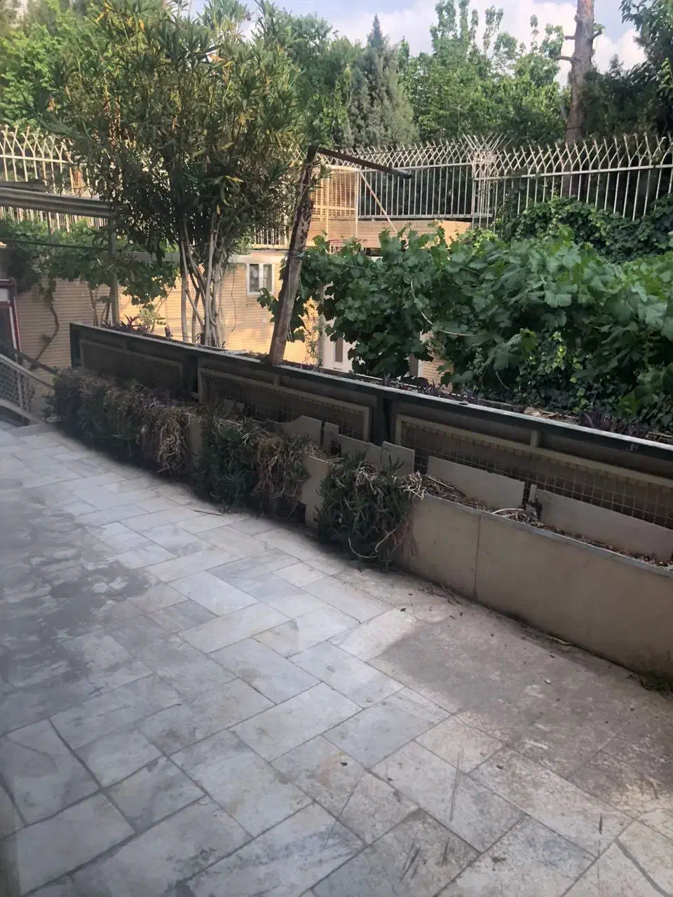 ویلایی 2طبقه کوی سپاهان - 300متر زمین -قابل تهاتر|فروش خانه و ویلا|اصفهان, کوی سپاهان|دیوار