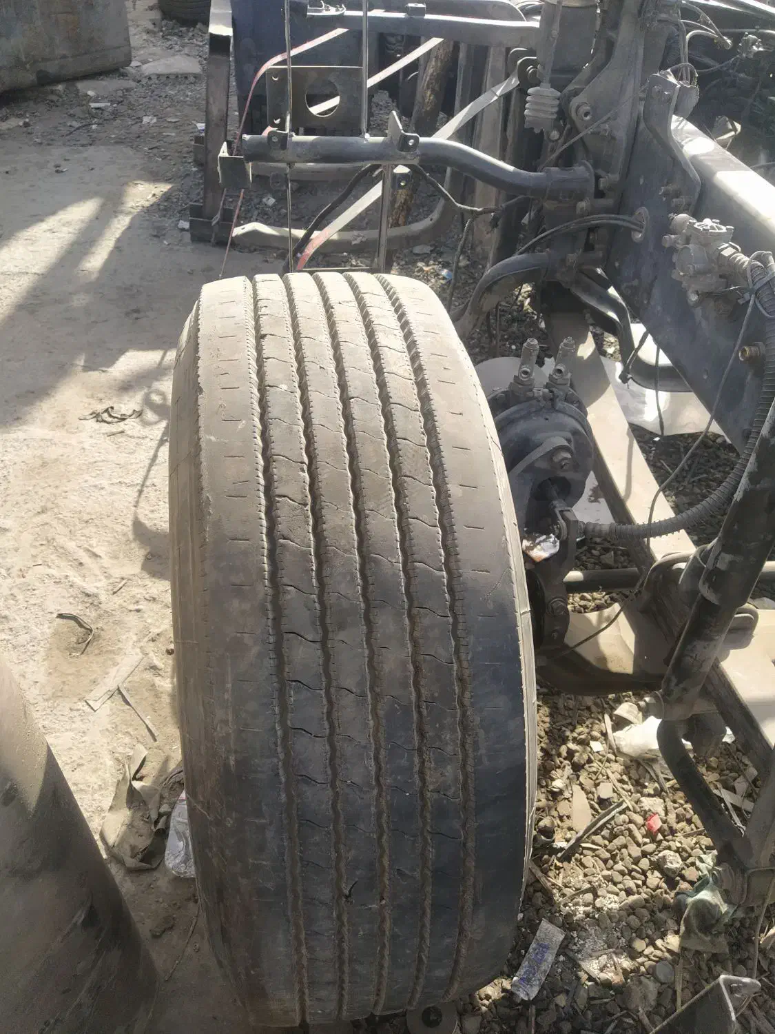 لاستیک ماشین سنگین|قطعات یدکی و لوازم جانبی|اصفهان, شهرک صنعتی امیرکبیر (شاپور جدید)|دیوار