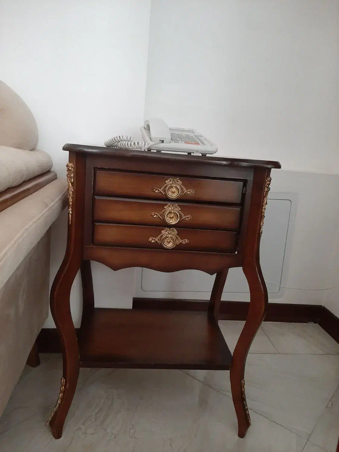 بوفه و میز تلفن|بوفه، ویترین، کنسول|قروه, |دیوار