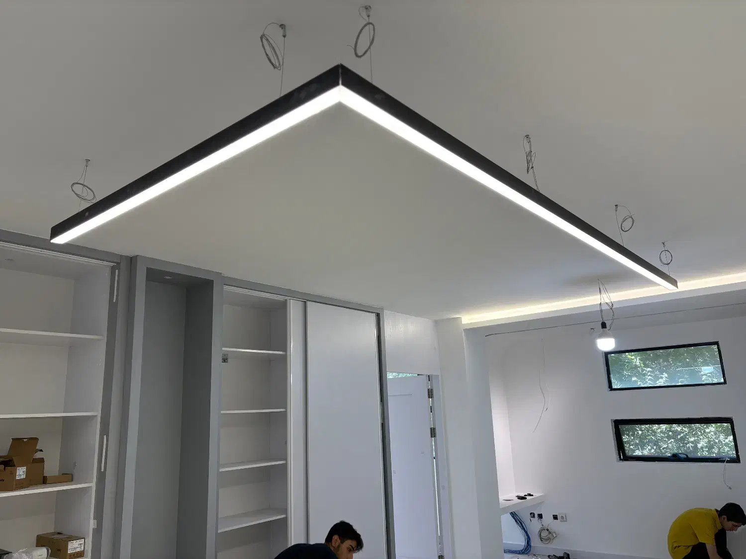 ساخت و تولید و نصب انواع لاین نوری لاینر|ریسه و چراغ تزئینی|اصفهان, باب الدشت|دیوار