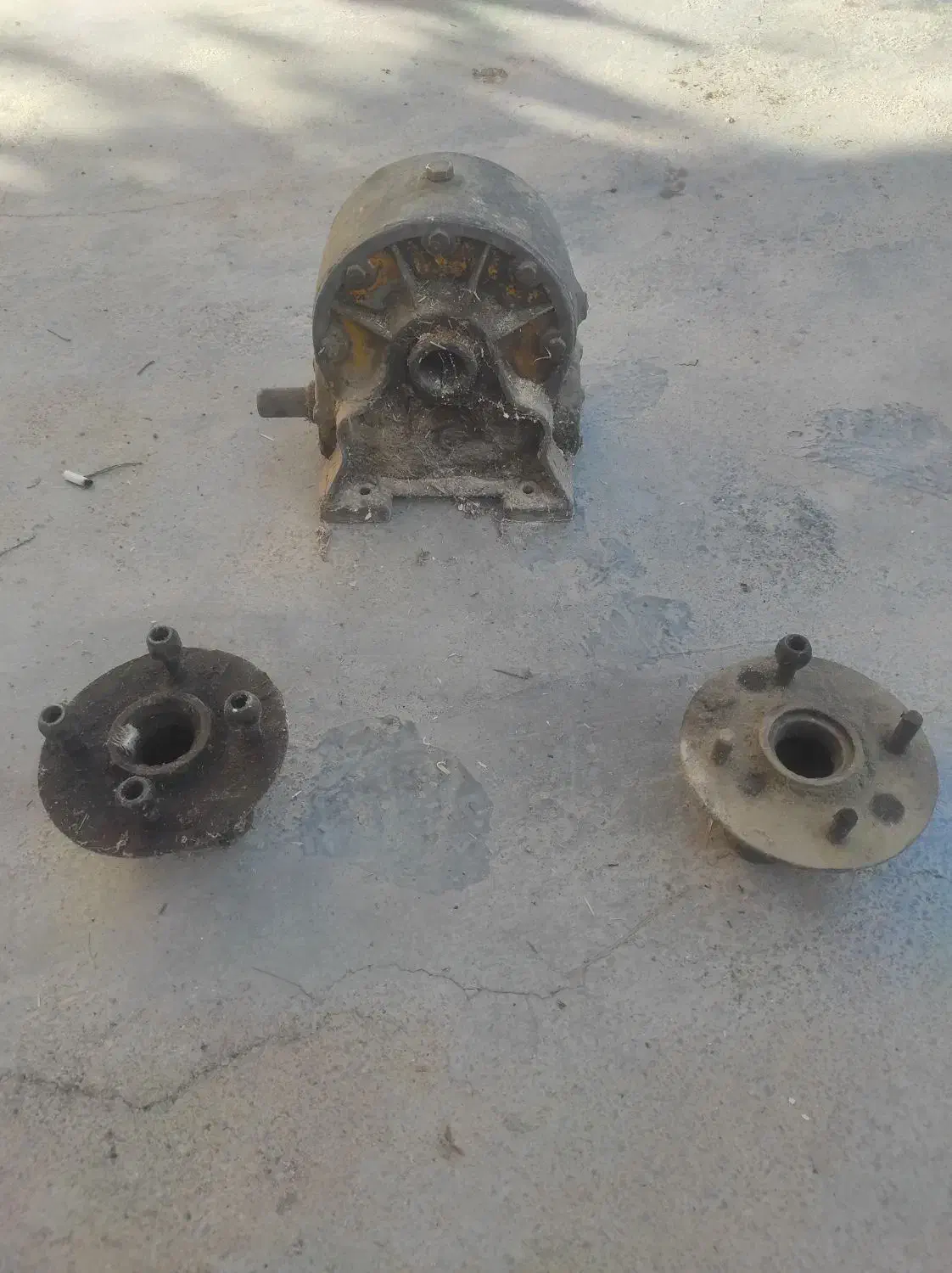 گیربکس بالابر و میکسر و۲ عدد توپی میکسر|مصالح و تجهیزات ساختمان|باغ ملک, |دیوار