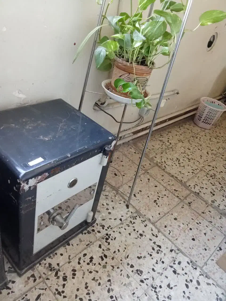 گاو صندوق|دفتر کار|چناران, |دیوار