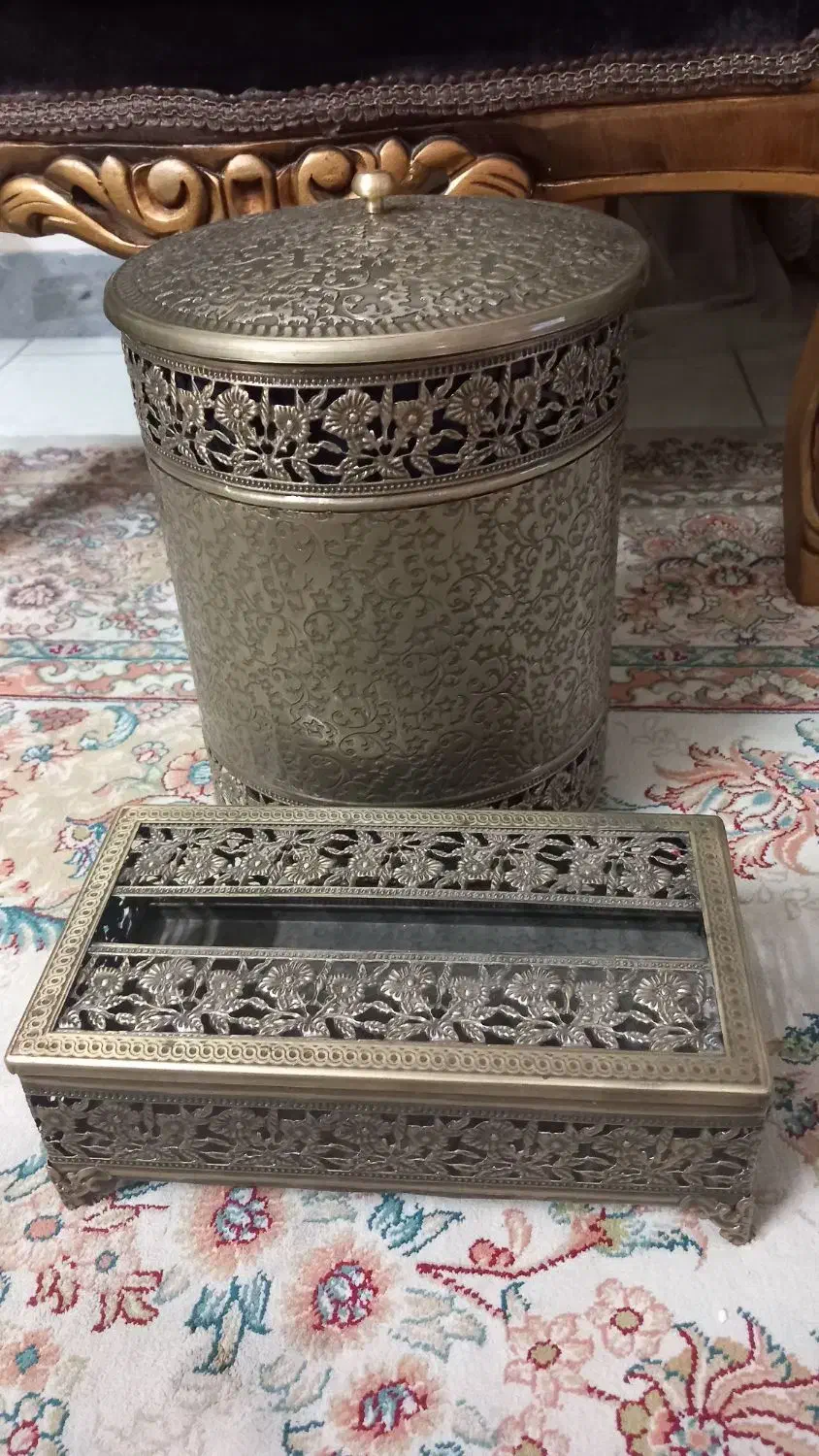 سطل زباله و دستمال کاغذی اهنی بسیارزیبا و نو|صنایع دستی و سایر لوازم تزئینی|لاهیجان, انقلاب|دیوار