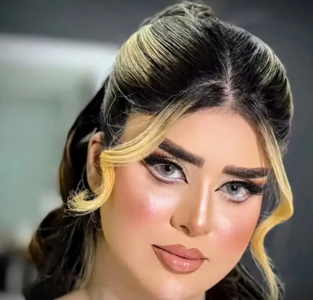 بمب تخفیف خدمات میکاپ تخصصی وشنیون ونقش حنا|خدمات آرایشگری و زیبایی|بندرعباس, |دیوار