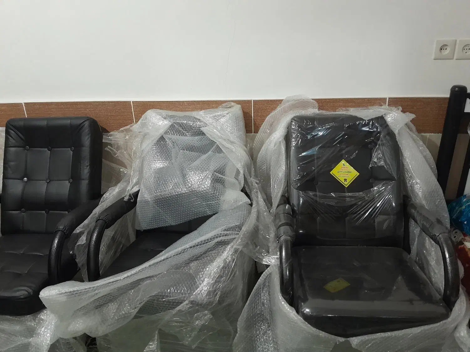 سه عدد صندلی اداری|دفتر کار|کردکوی, |دیوار