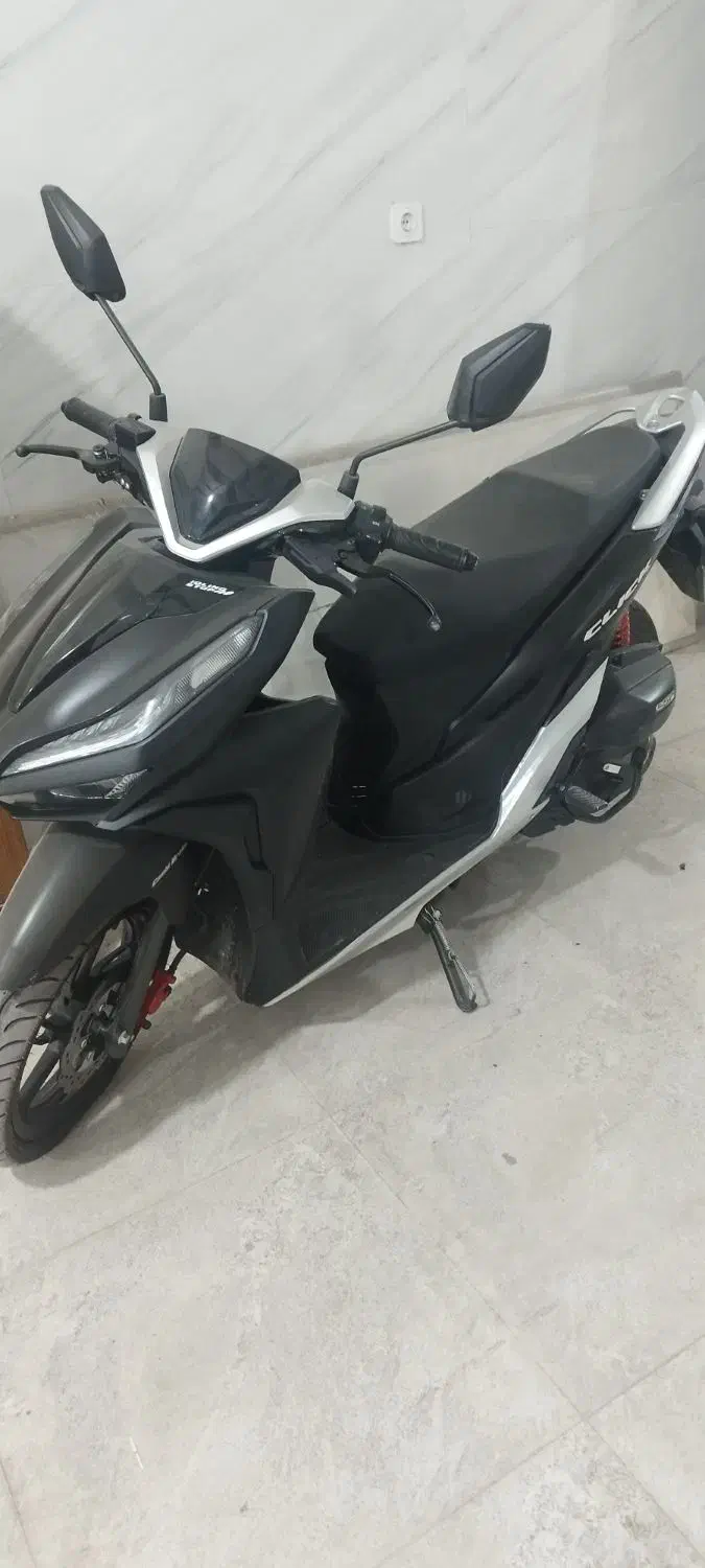 کلیک ۱۵۰ مدل ۱۴۰۲ توسن|موتورسیکلت|میانه, |دیوار