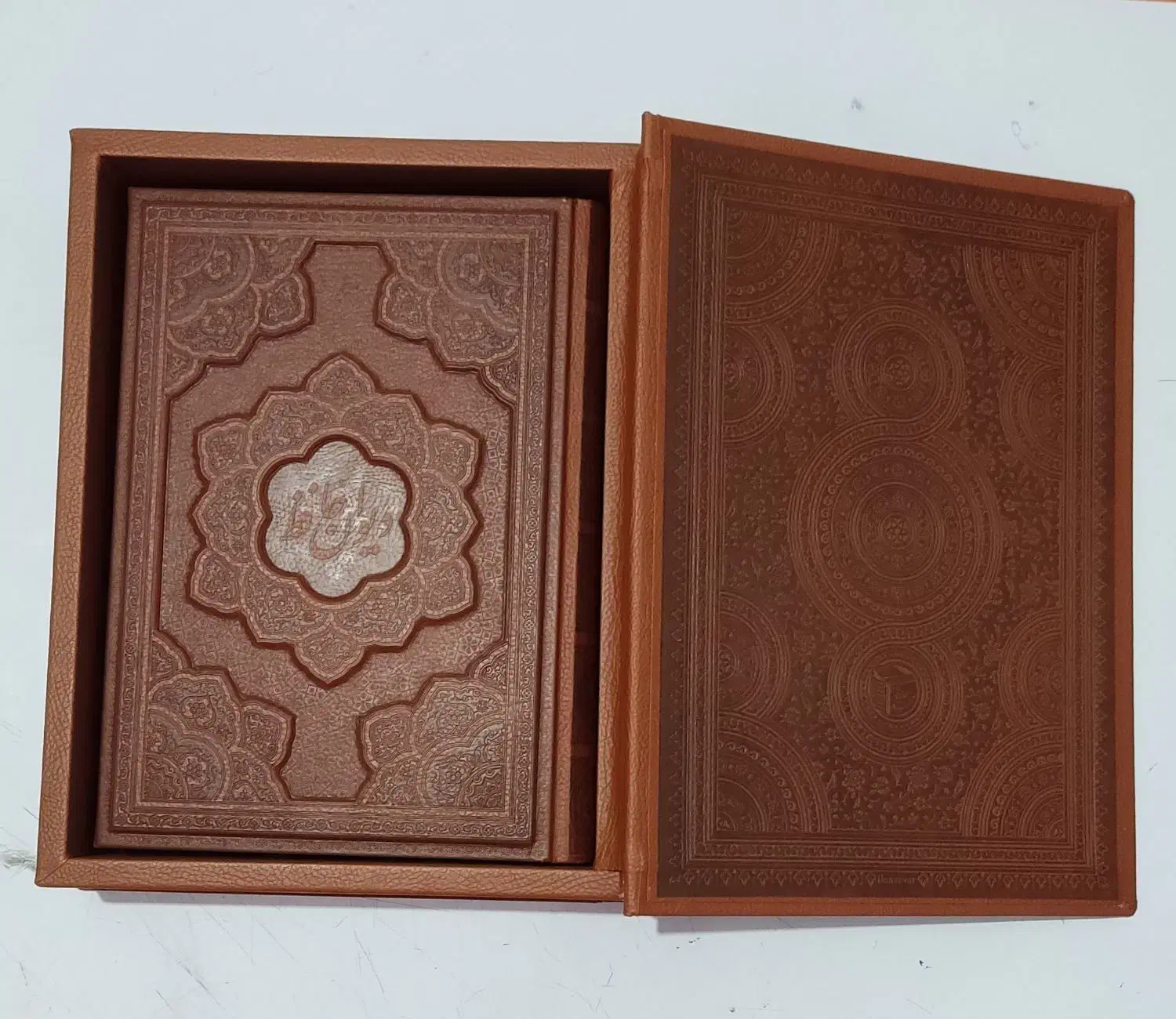 کتاب دیوان حافظ|کتاب و مجله ادبی|رشت, چله خانه|دیوار