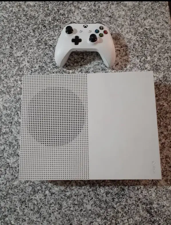 XBOX ONE S 1 T ( DICK)|کنسول، بازی ویدئویی و آنلاین|شهرضا, |دیوار