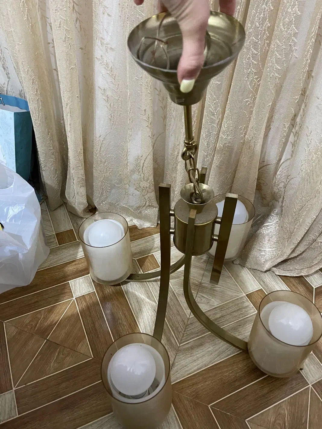 لوستر ۴ شاخه|لوستر و چراغ آویز|رشت, کوی عرفان|دیوار
