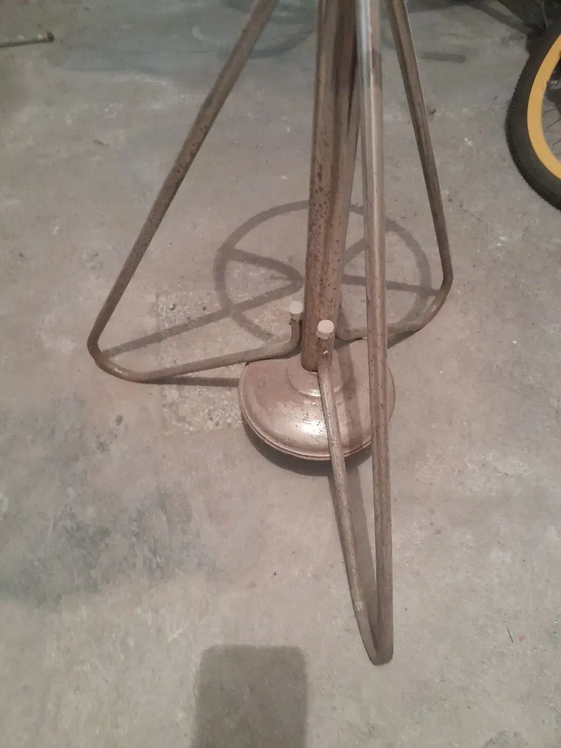 چوب لباسی پایه دار سالم|مبلمان خانگی و میز عسلی|مه ولات, |دیوار