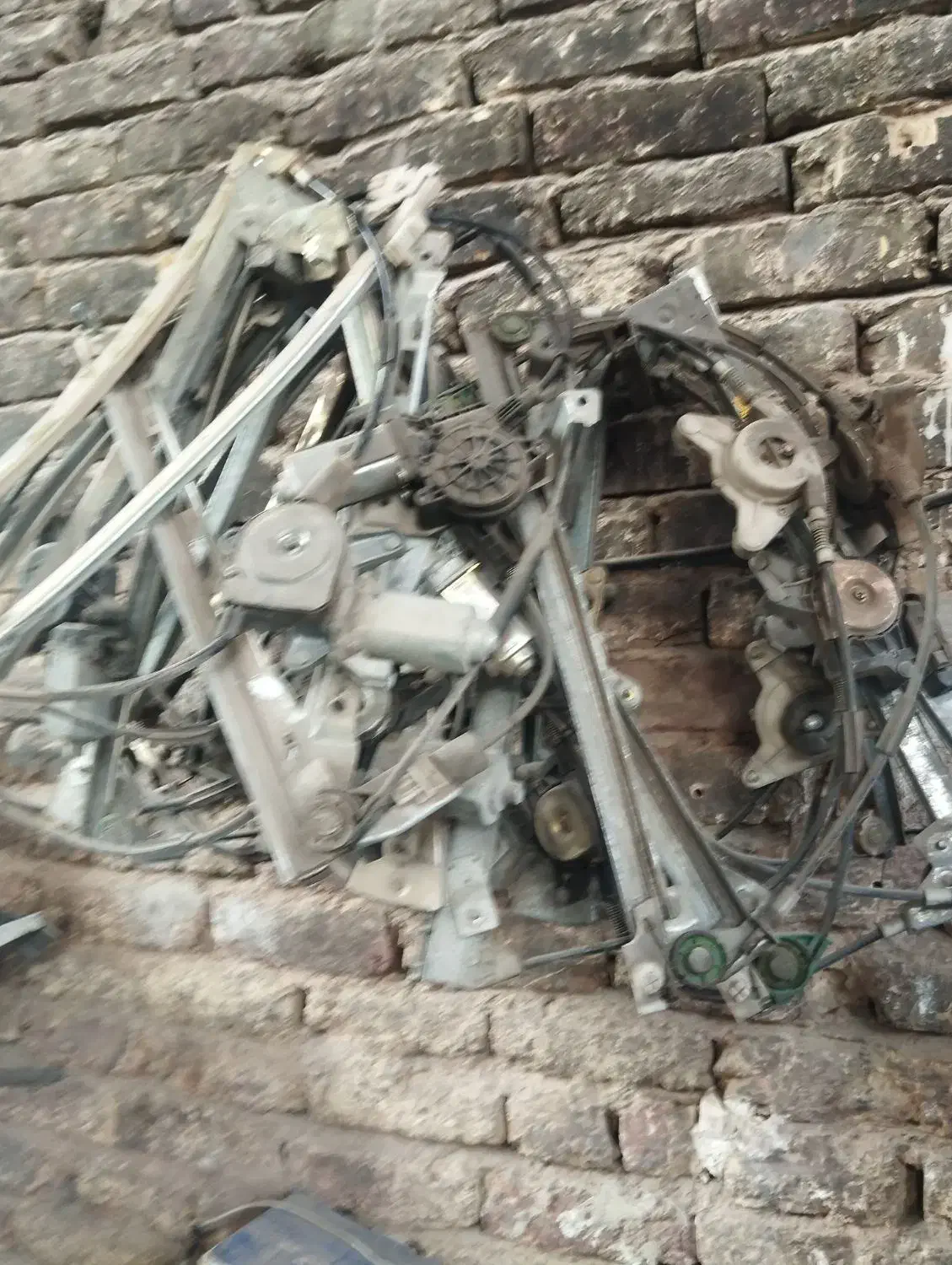 فروش انواع شیشه و شیشه بالابر برقی و دستی|خدمات موتور و ماشین|خمینیشهر, |دیوار