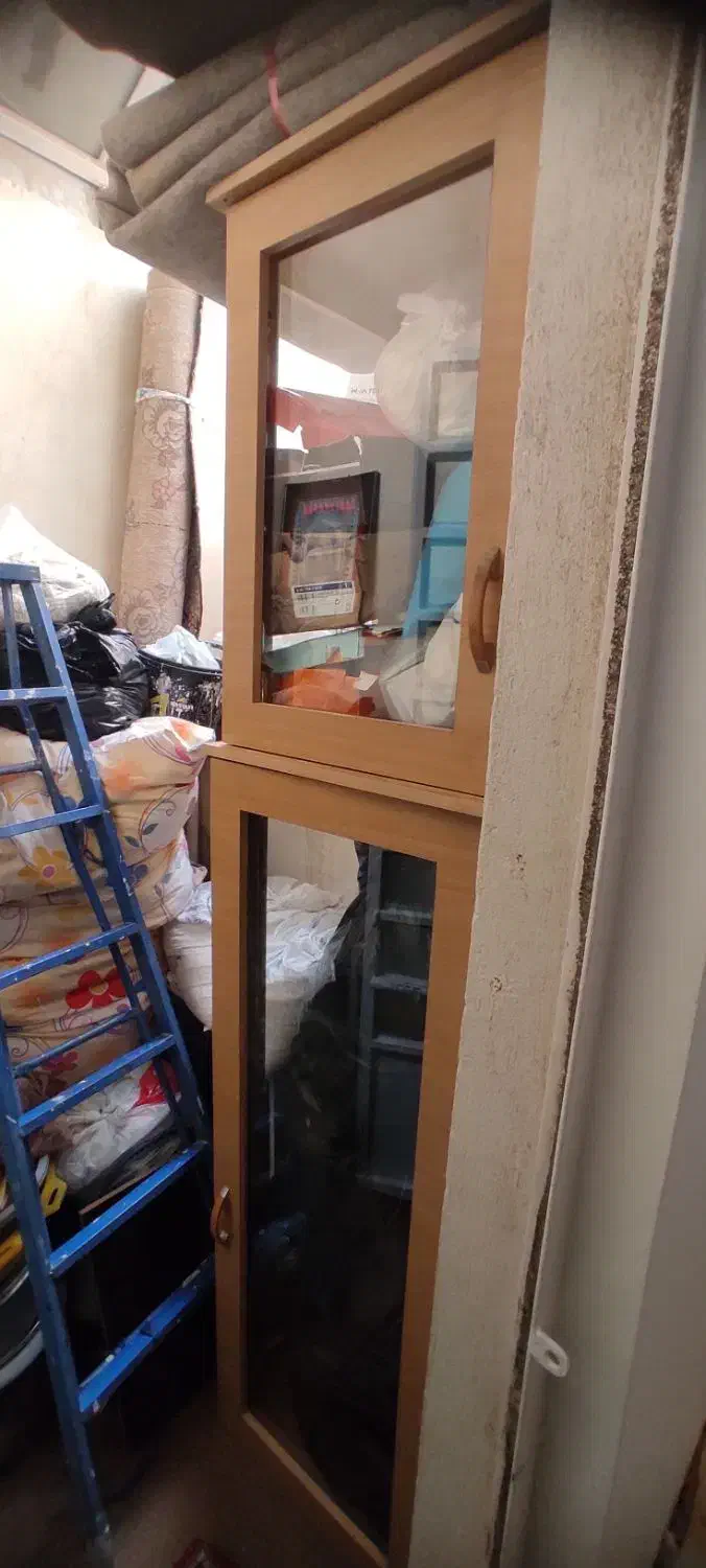 میز mdf +2عدد ویترین mdf|میز تحریر و کامپیوتر|شیراز, شهرک مهدیه|دیوار