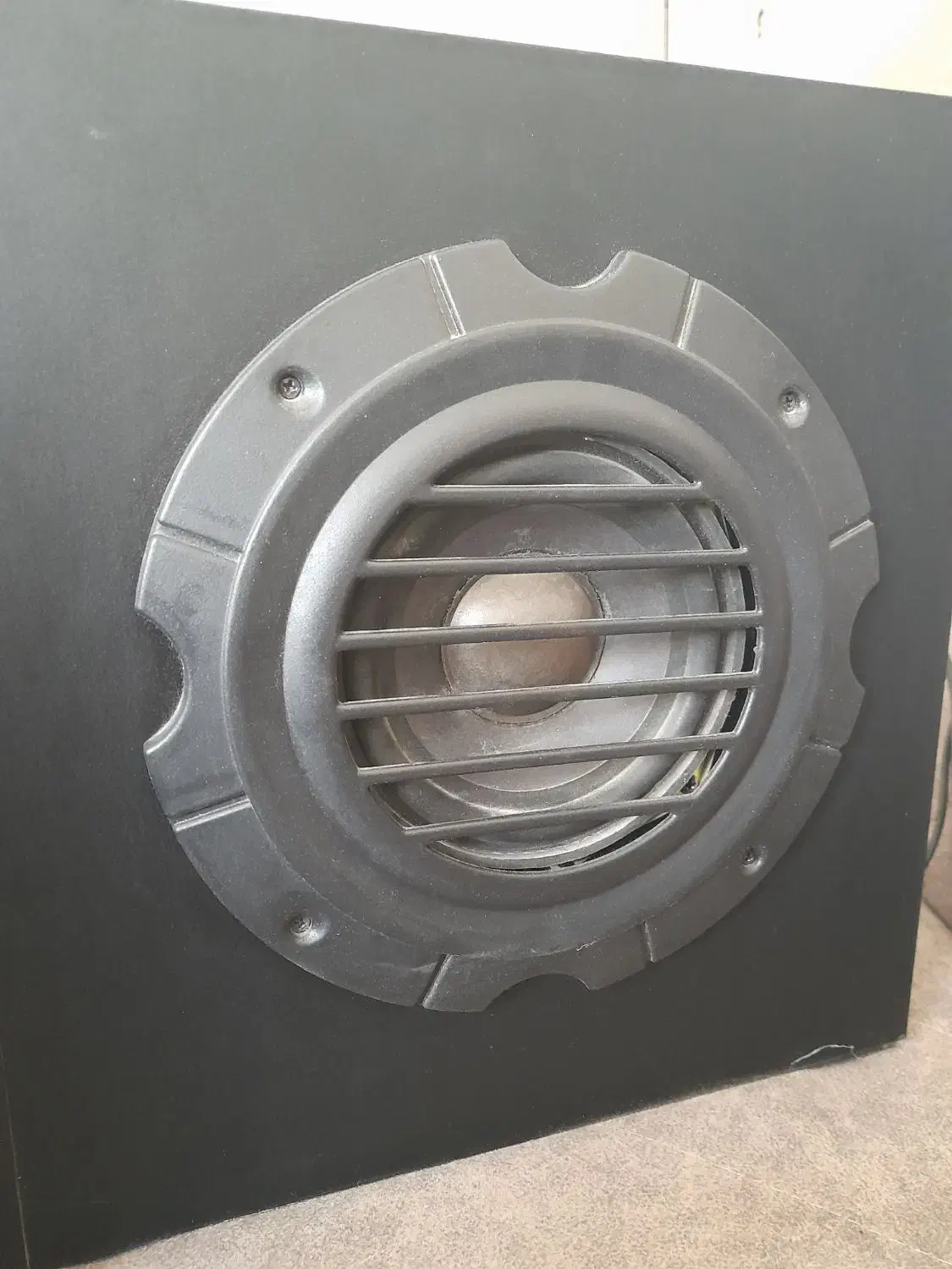 اسپیکر سه تیکه|سیستم صوتی خانگی|نی‌ریز, |دیوار